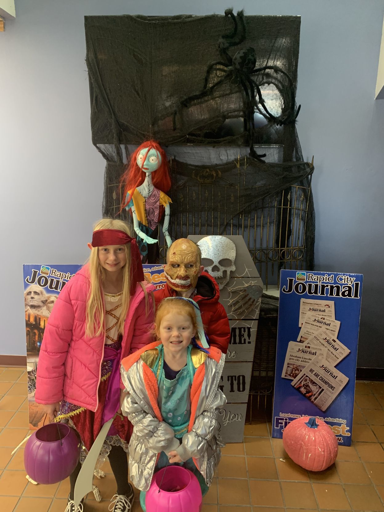 Halloween Pictures to run in Thursday's paper 075.JPG